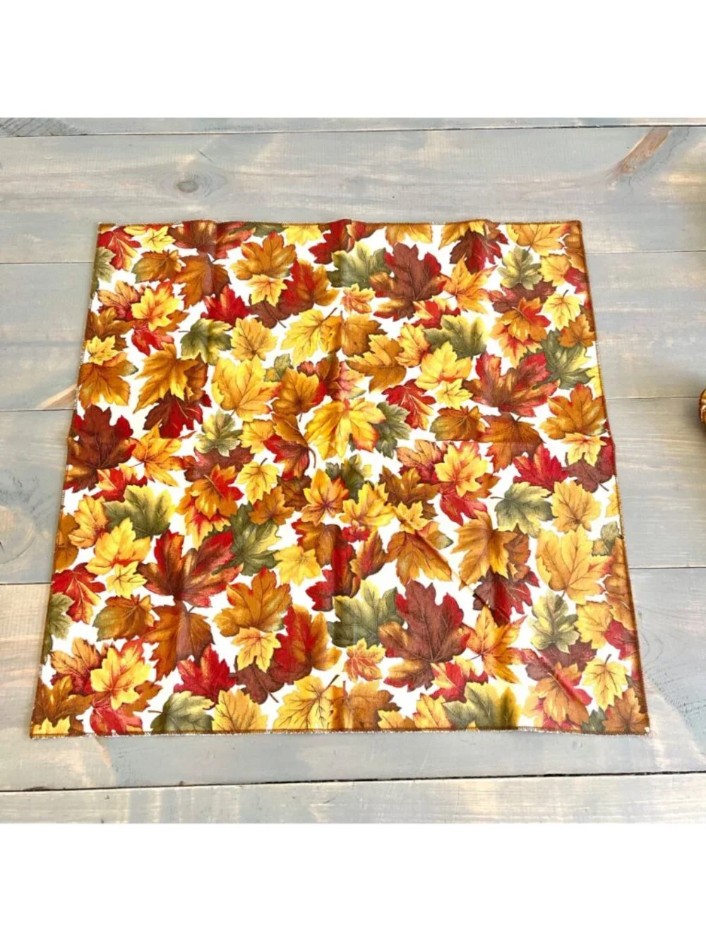 Vintage 80s Autumn Fall Leaves Cloth Napkins with Clear Acrylic Napkin Rings Set